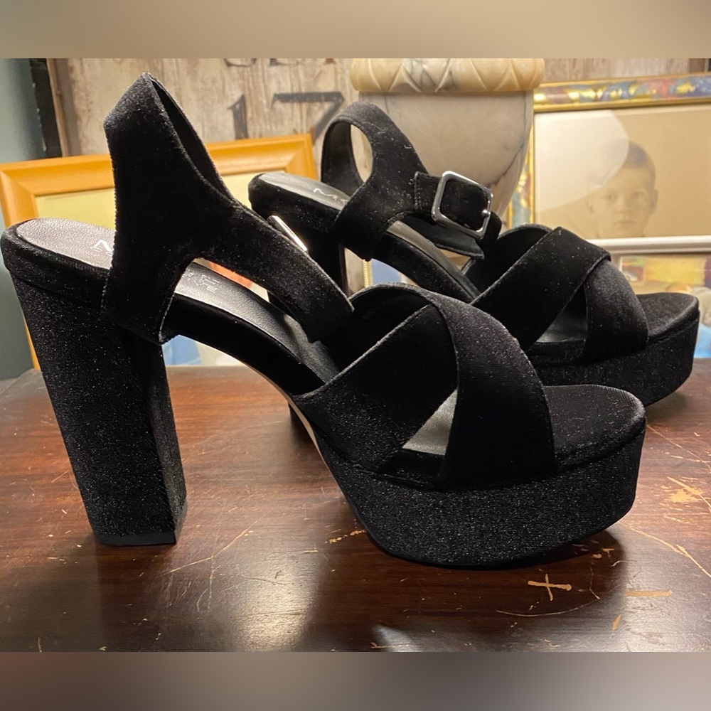 NWT Mode Collective Podium platform sandals